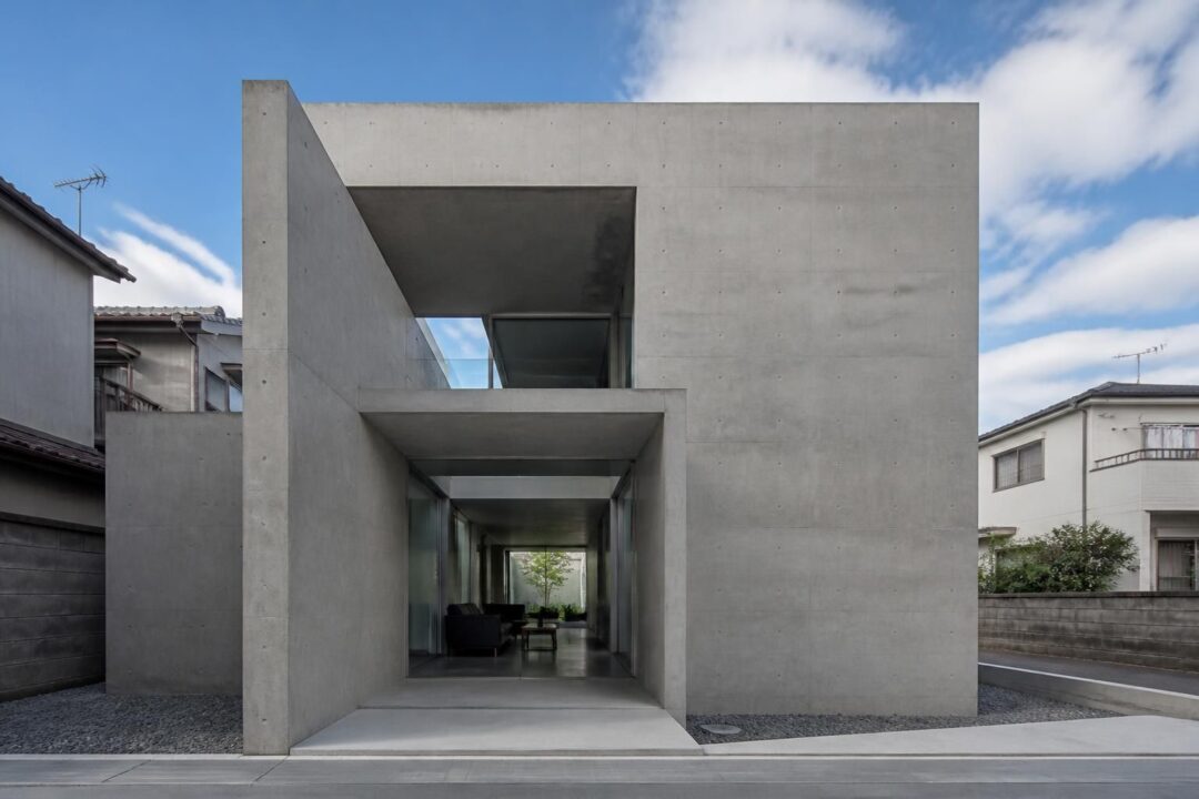 entdecken sie das row house in sumiyoshi von tadao ando: ein einzigartiges betonhaus ohne flur, das bis heute architekturgeschichte schreibt und inspiration für moderne bauweise bietet.